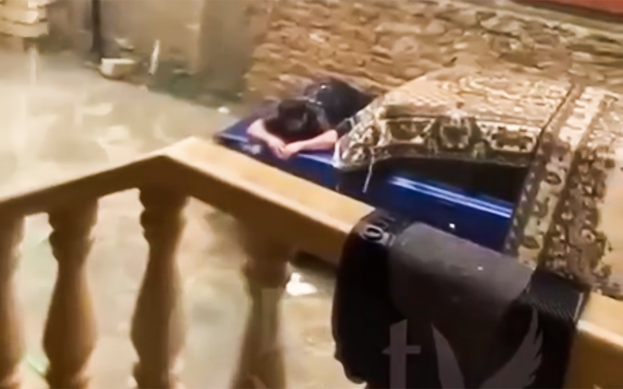 Когда для машины ковров не хватило