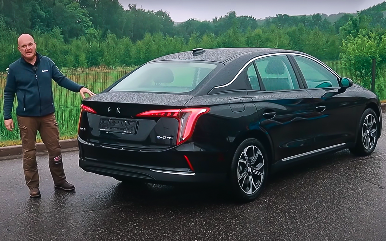 Новый китайский седан Hongqi E-QM5 (видео)