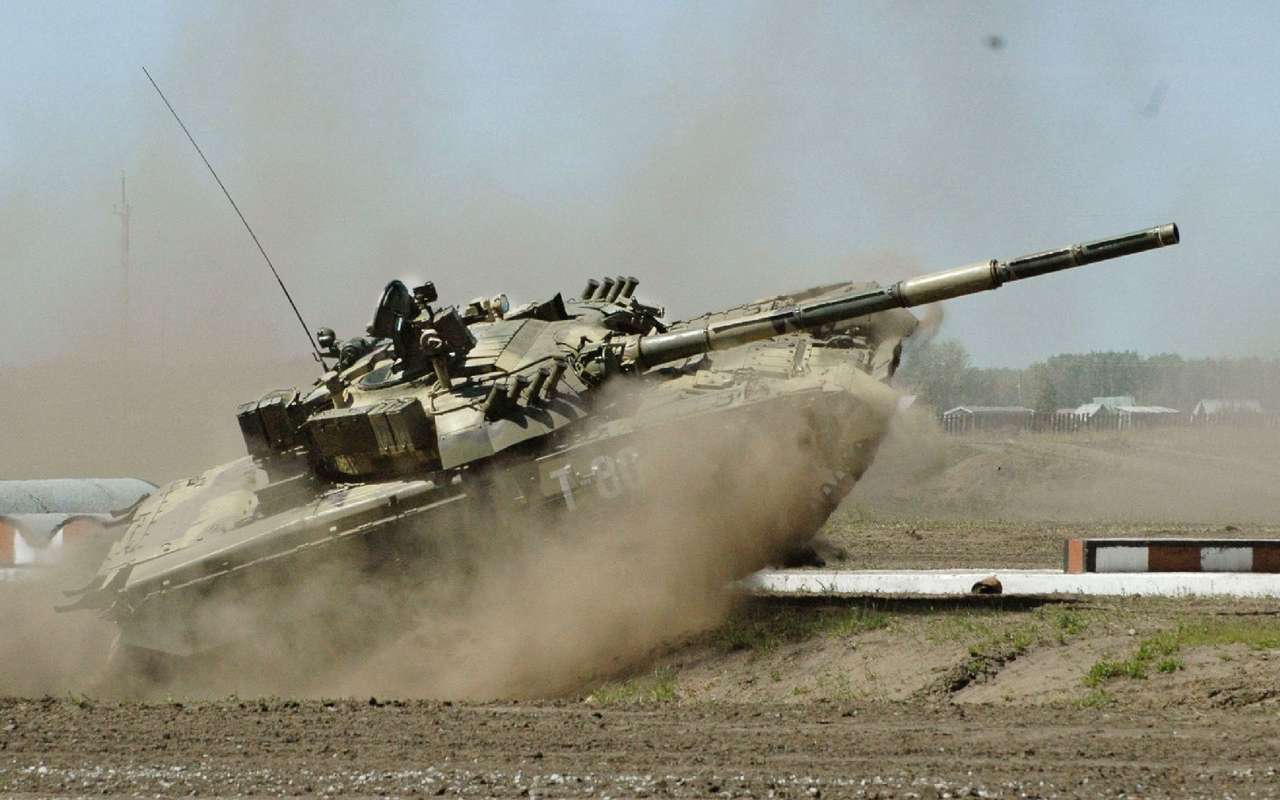 Омичка, попавшая под МАЗ с танком, отсудила 700 тысяч рублей