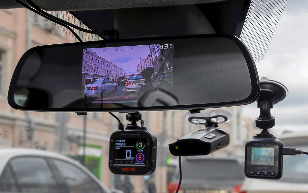 За видеорегистратор на лобовом грозит штраф? Отвечает юрист