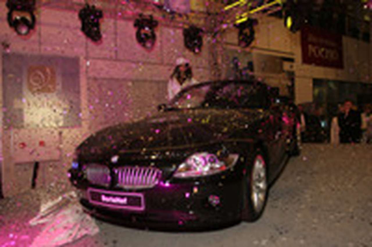 BMW Z4 в кристаллах Swarovski продан с аукциона за 130 000 евро