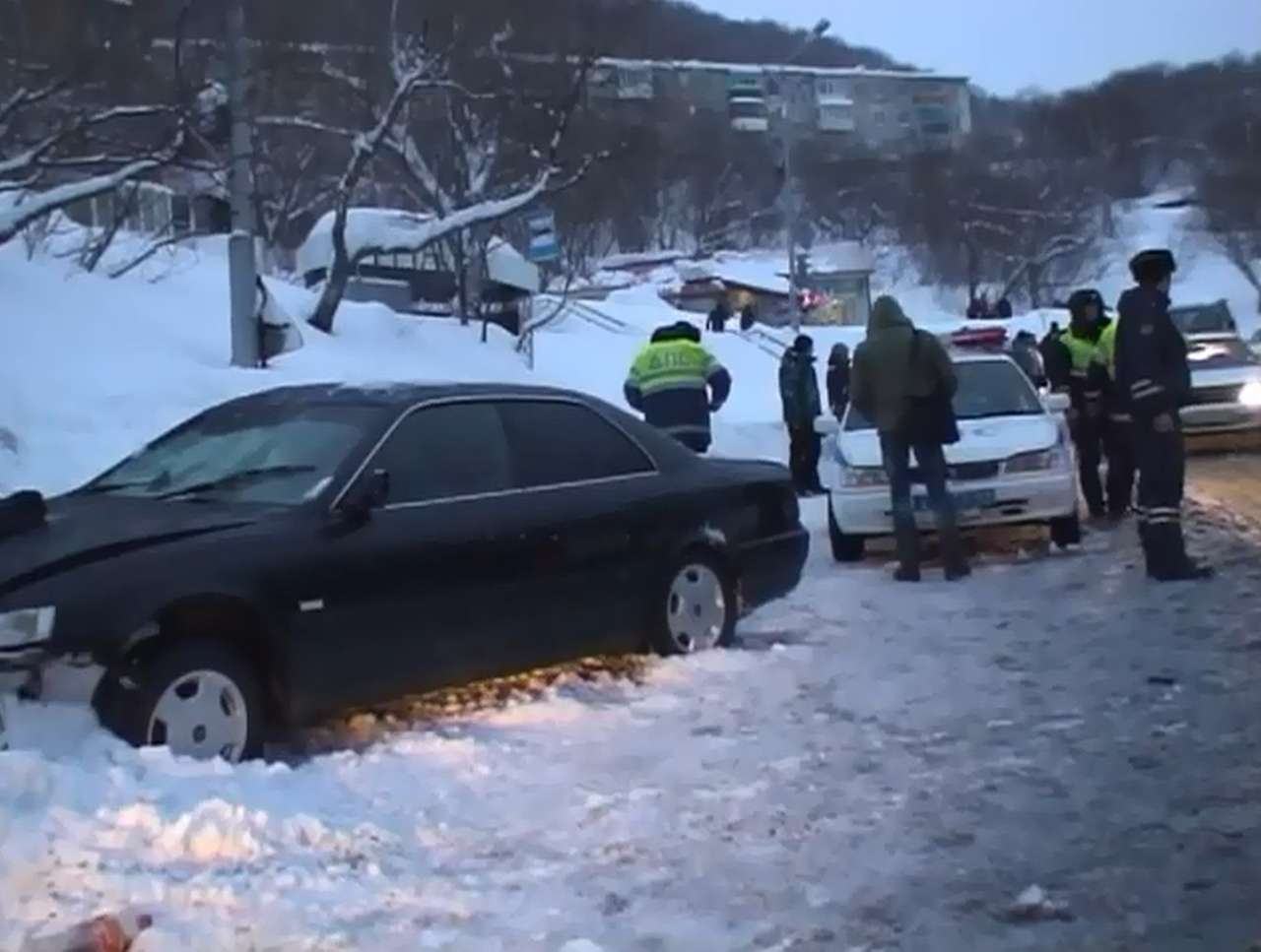 На Камчатке нетрезвый водитель сбил на остановке 11 человек
