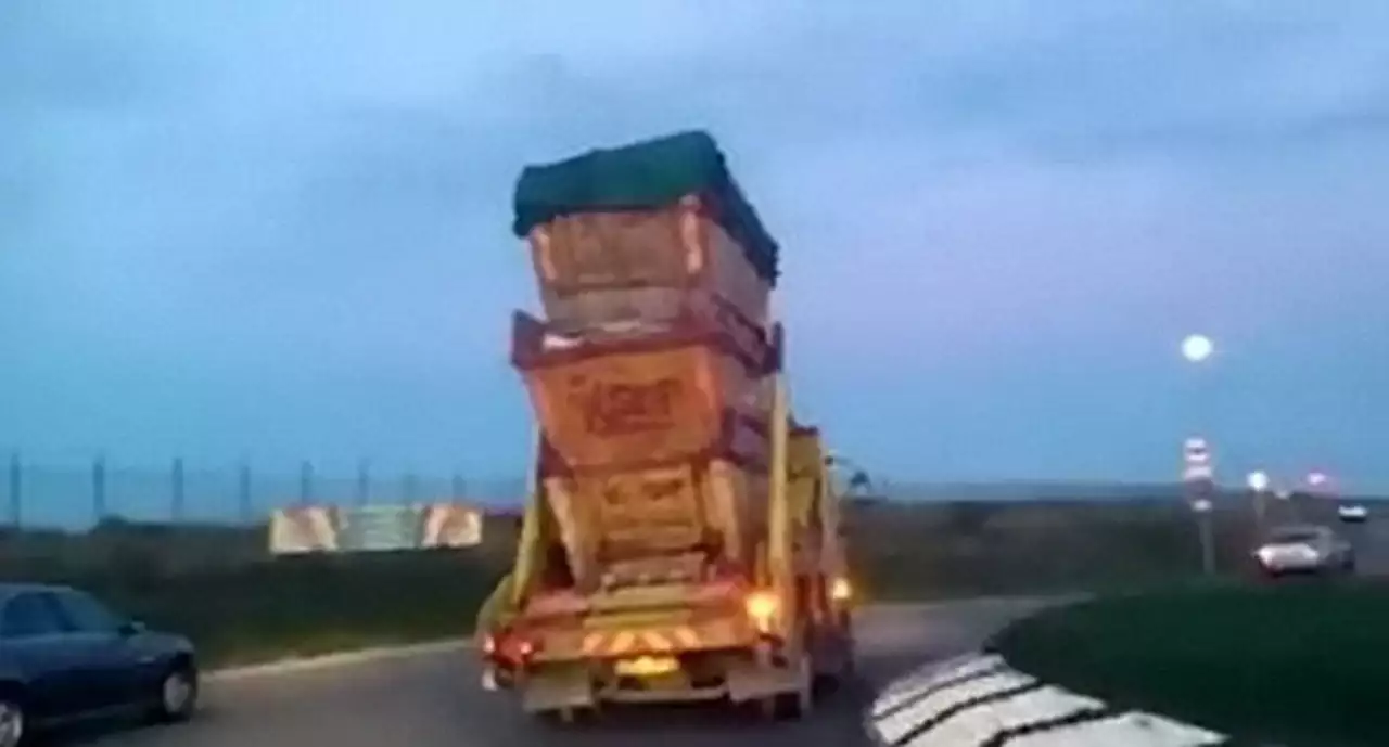 Рискованные маневры мусоровоза попали на камеру (ВИДЕО)