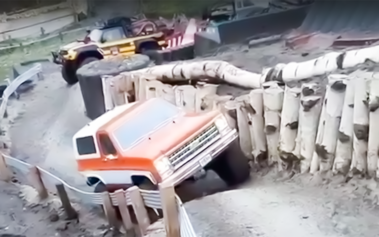 С этим бездорожьем что-то не так! Догадались?