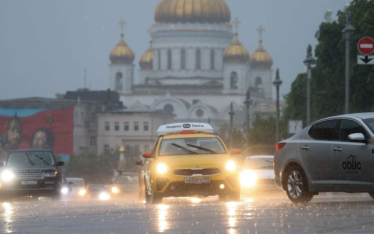 Москву залило.