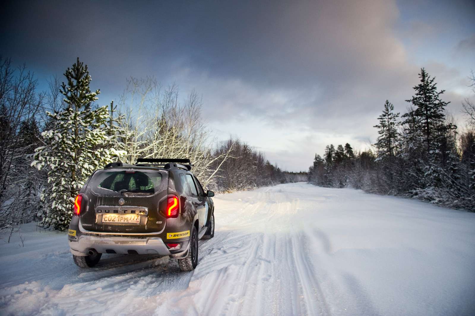 Едем рено. Renault Duster Winter. Renault Duster 2014 со снегом. Рено Дастер Арктик. Рено Дастер зима.