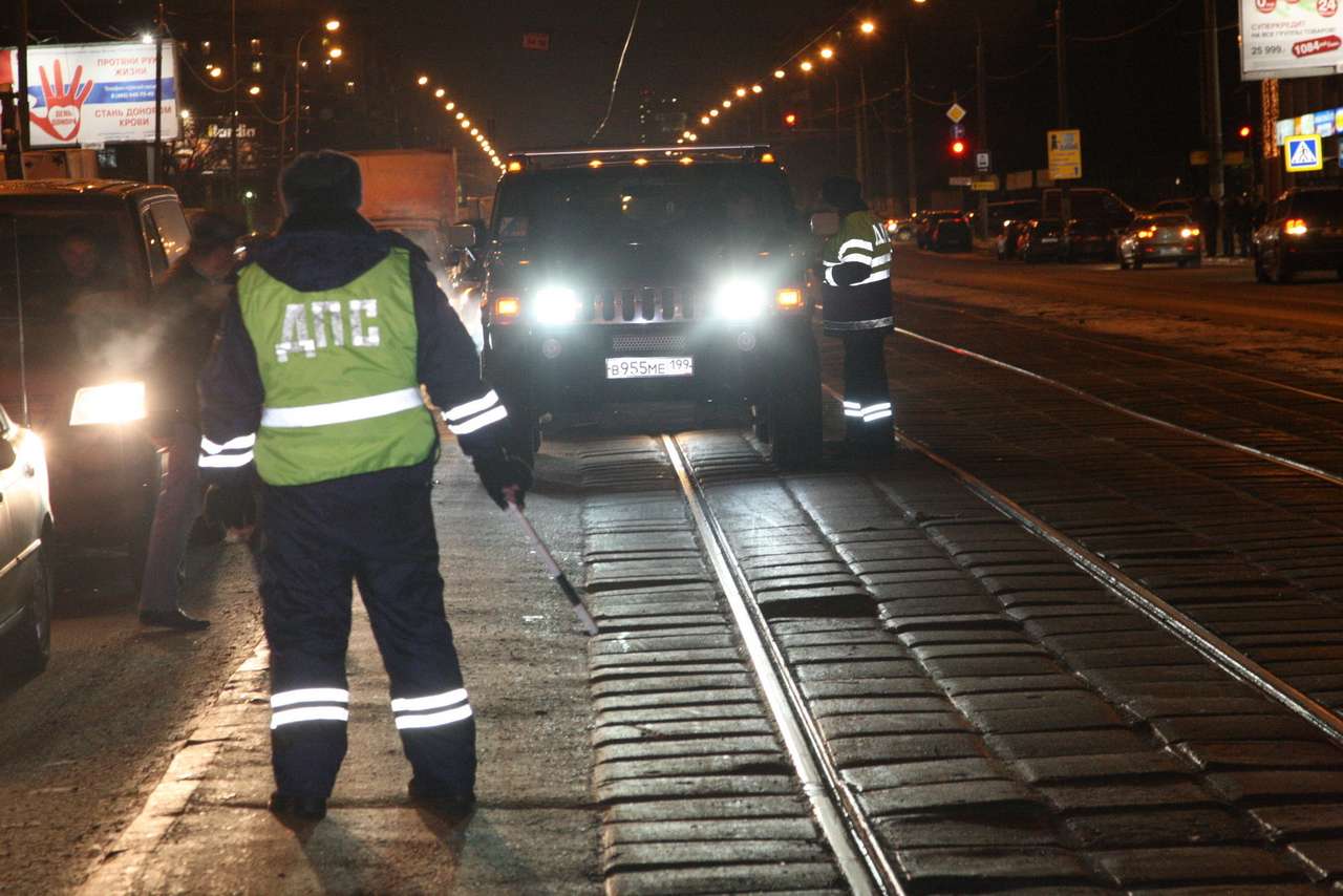 Глава ГИБДД — о медсправках для водителей, тонировке, пикапах, штрафах и выделенках