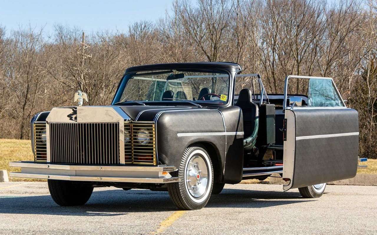 Что у него с дверями? Очень странный автомобиль для охоты