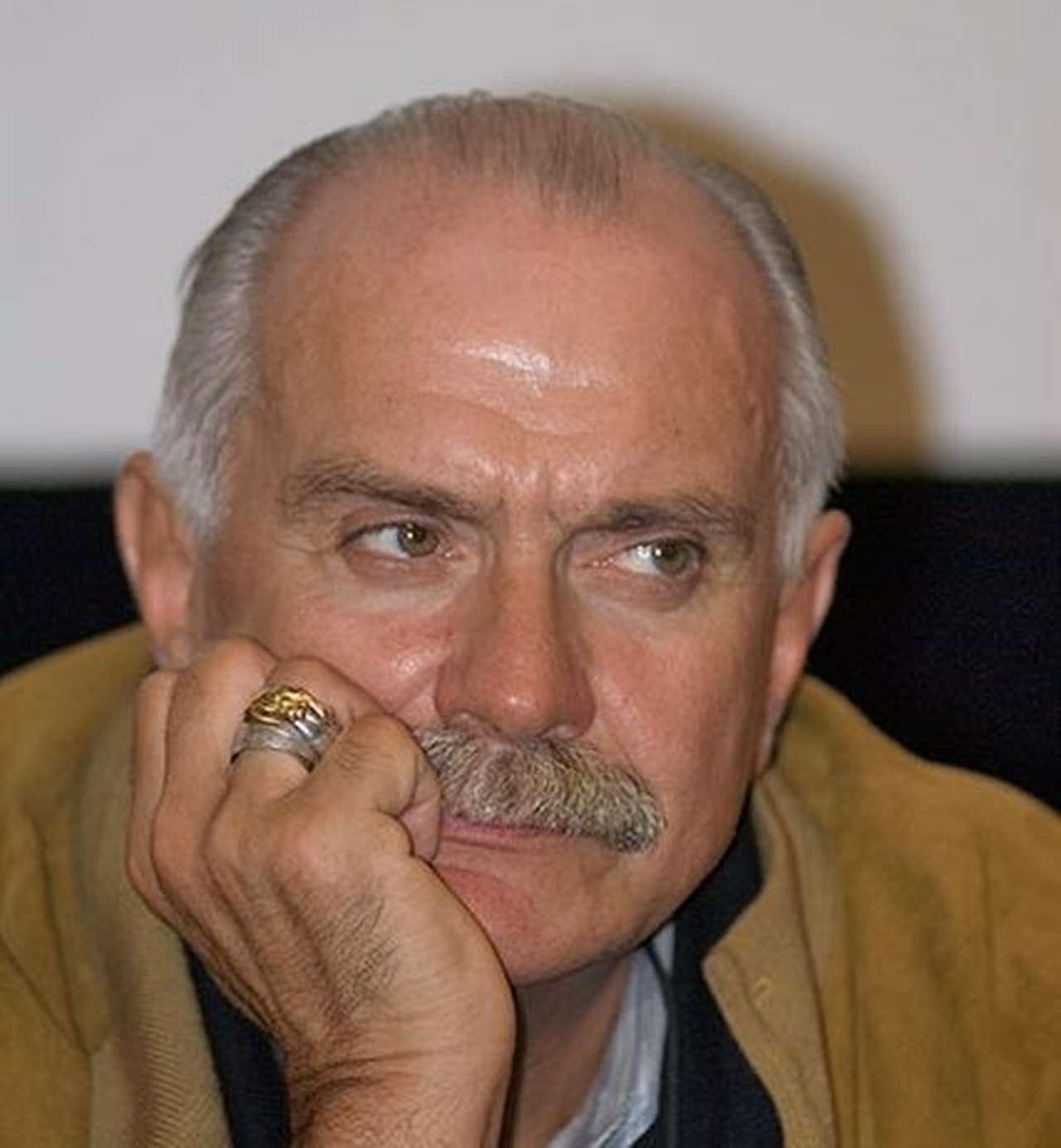 Никита Михалков собрался ездить на автобусе