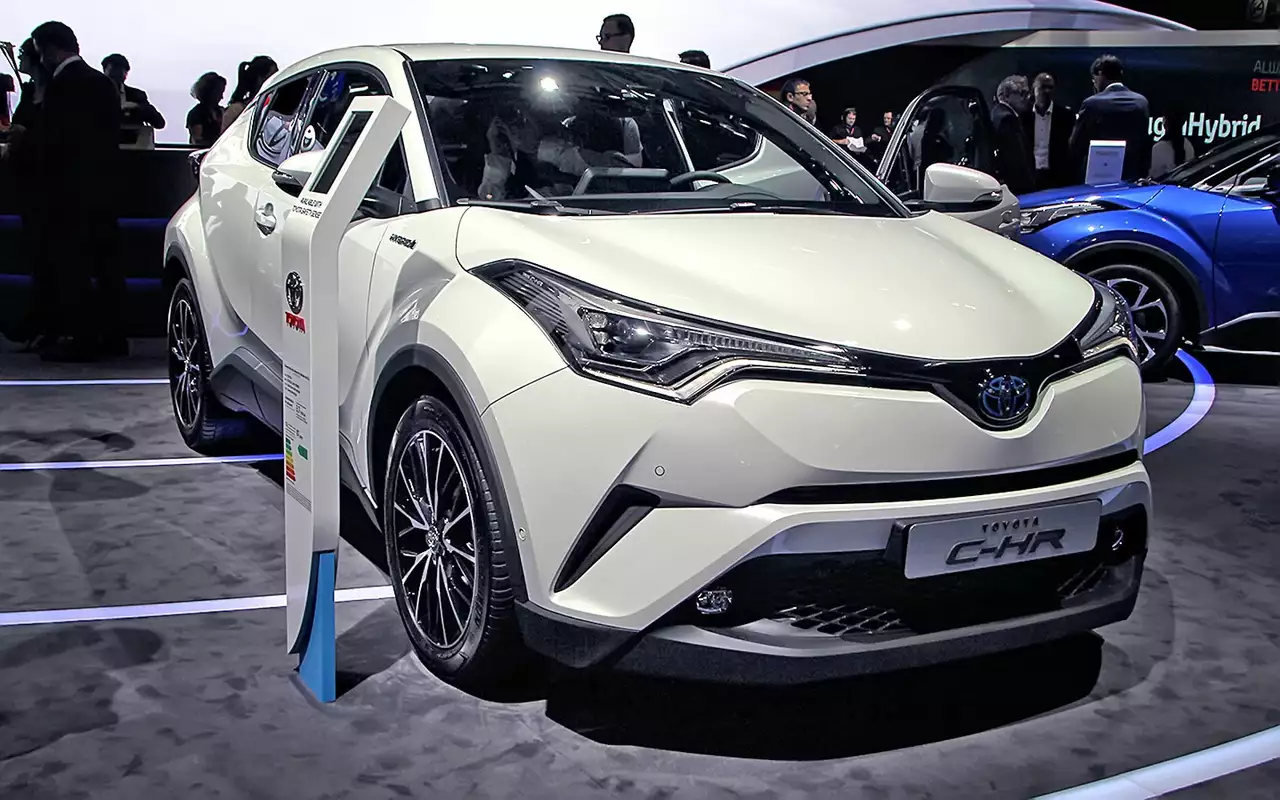 Гибридный кроссовер Toyota C-HR