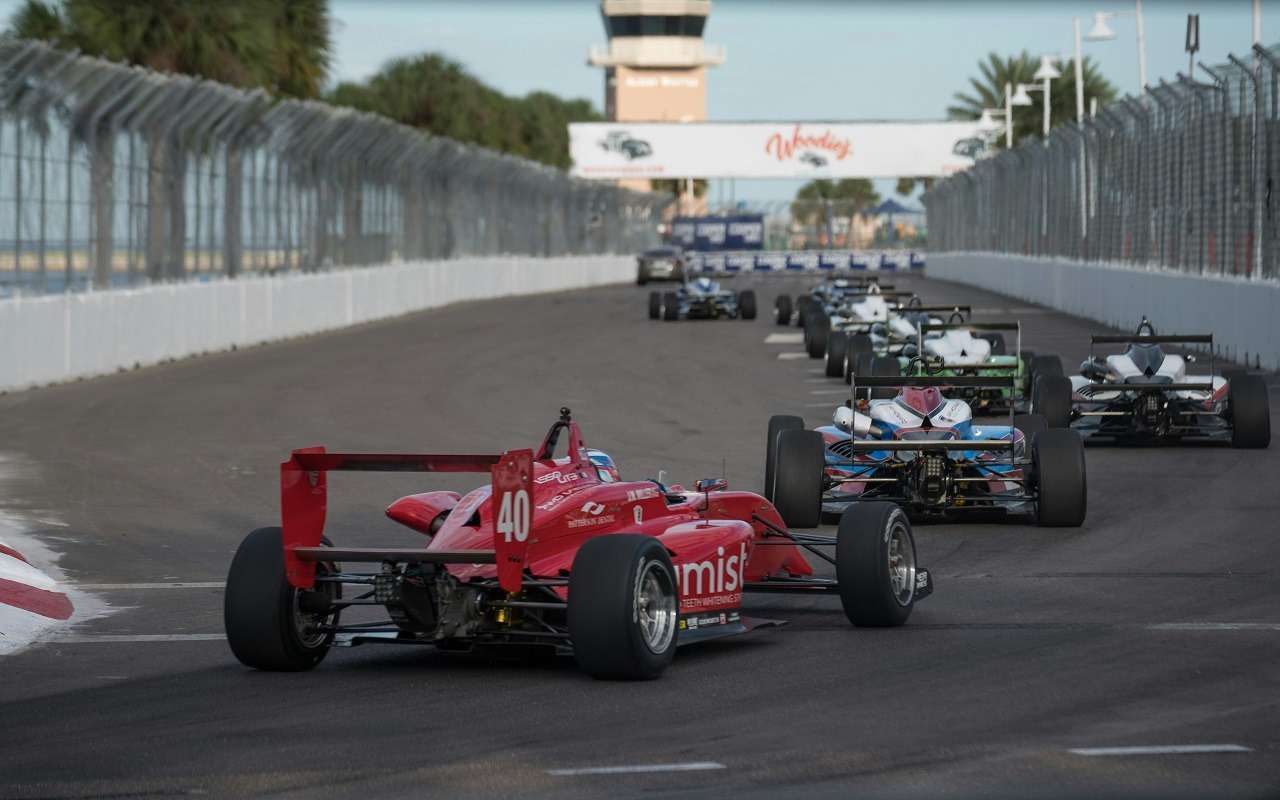 12 гоночных машин Формулы-1 стоимостью 13 млн евро продадут на аукционе