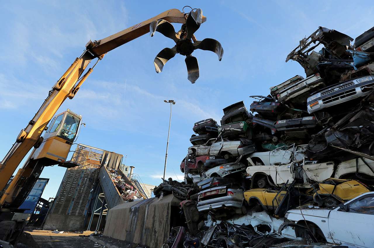 Сами не справились: утилизировать машины будет «Терминатор» из Японии