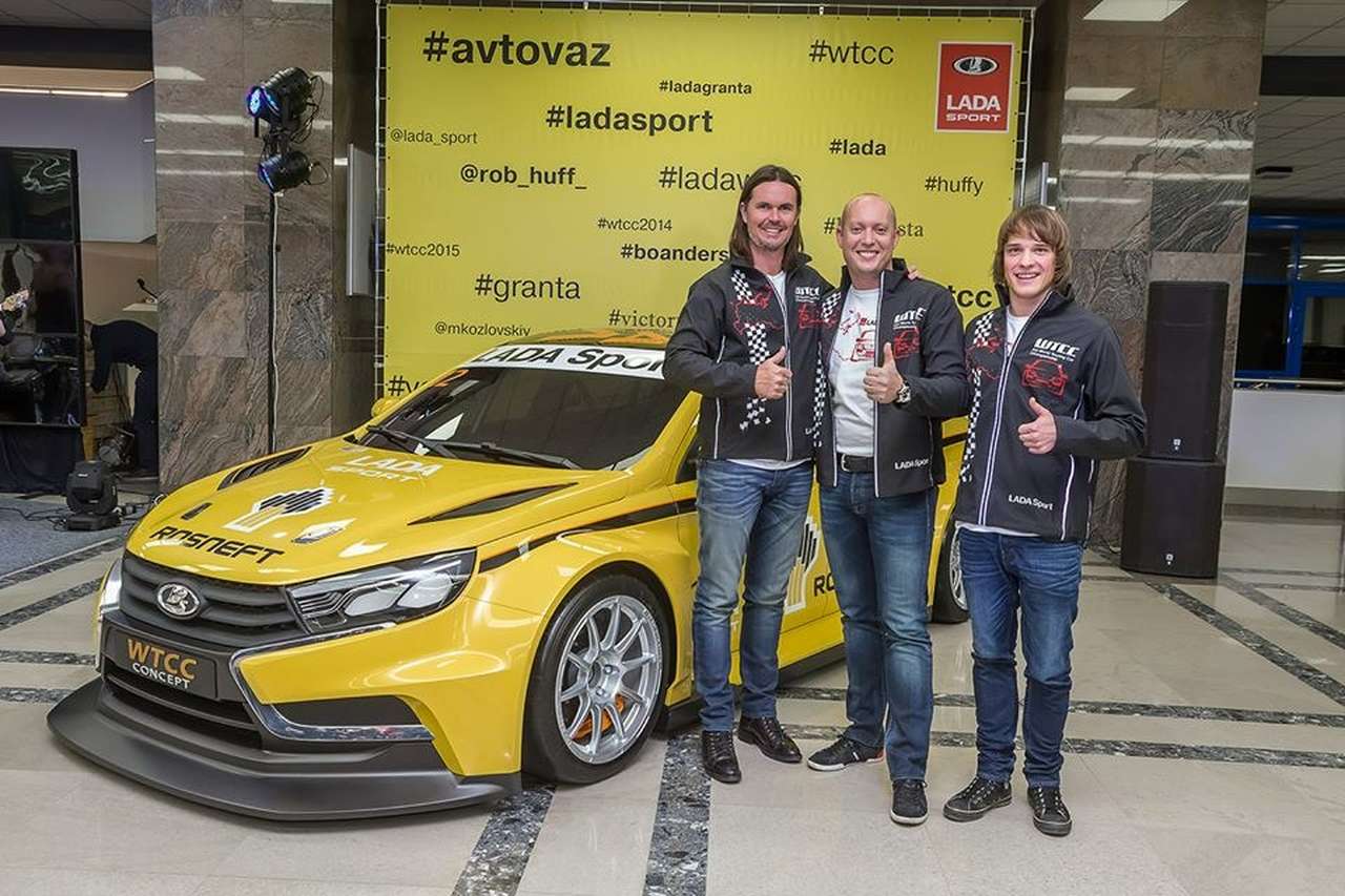 Пилоты LADA Sport на фоне концепта LADA Vesta WTCC.
