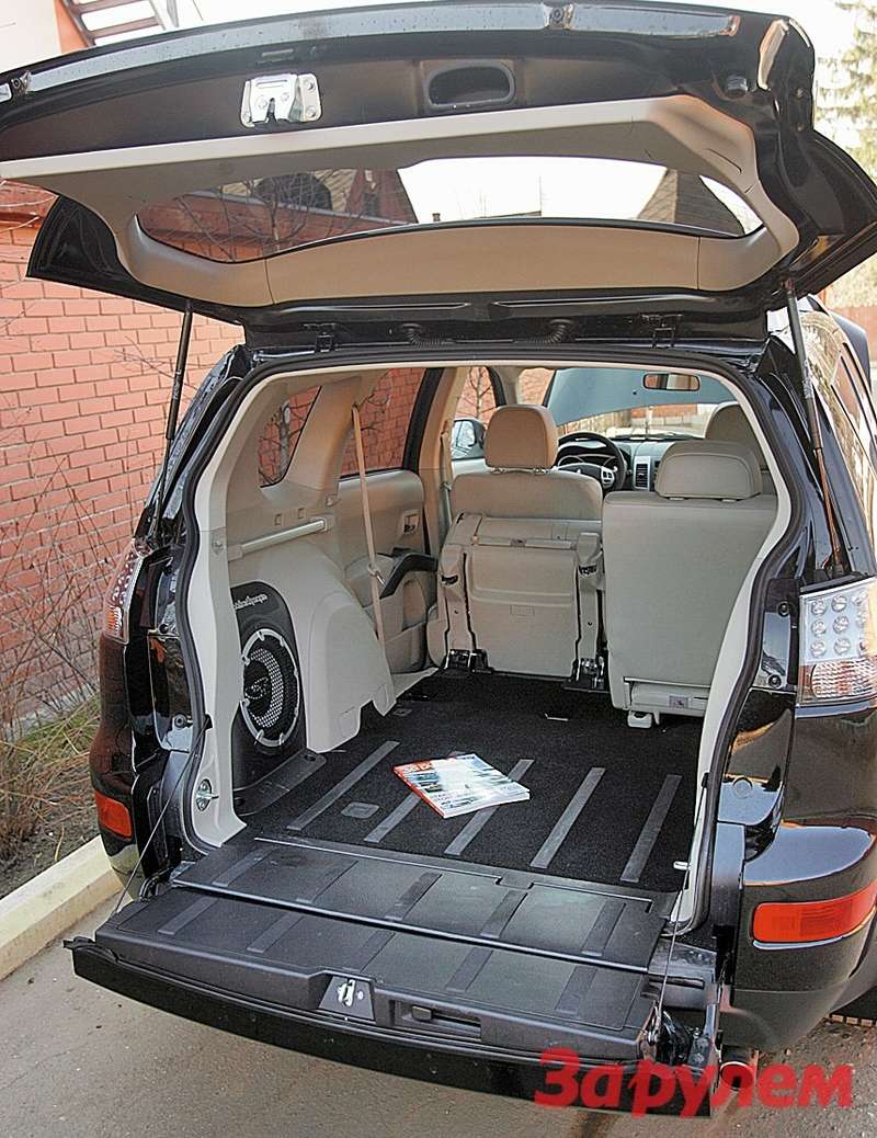 Mitsubishi Outlander открытый багажник