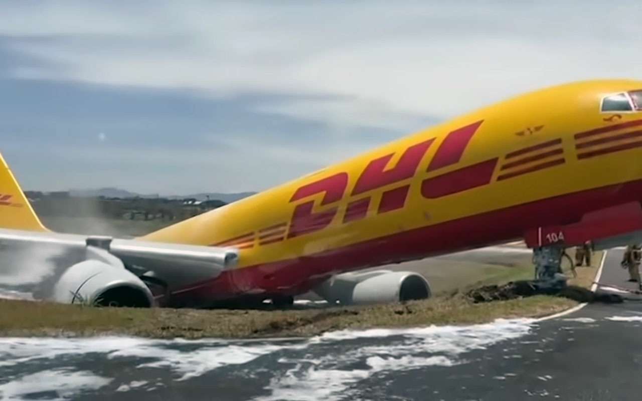 Boeing сломался пополам после аварийной посадки