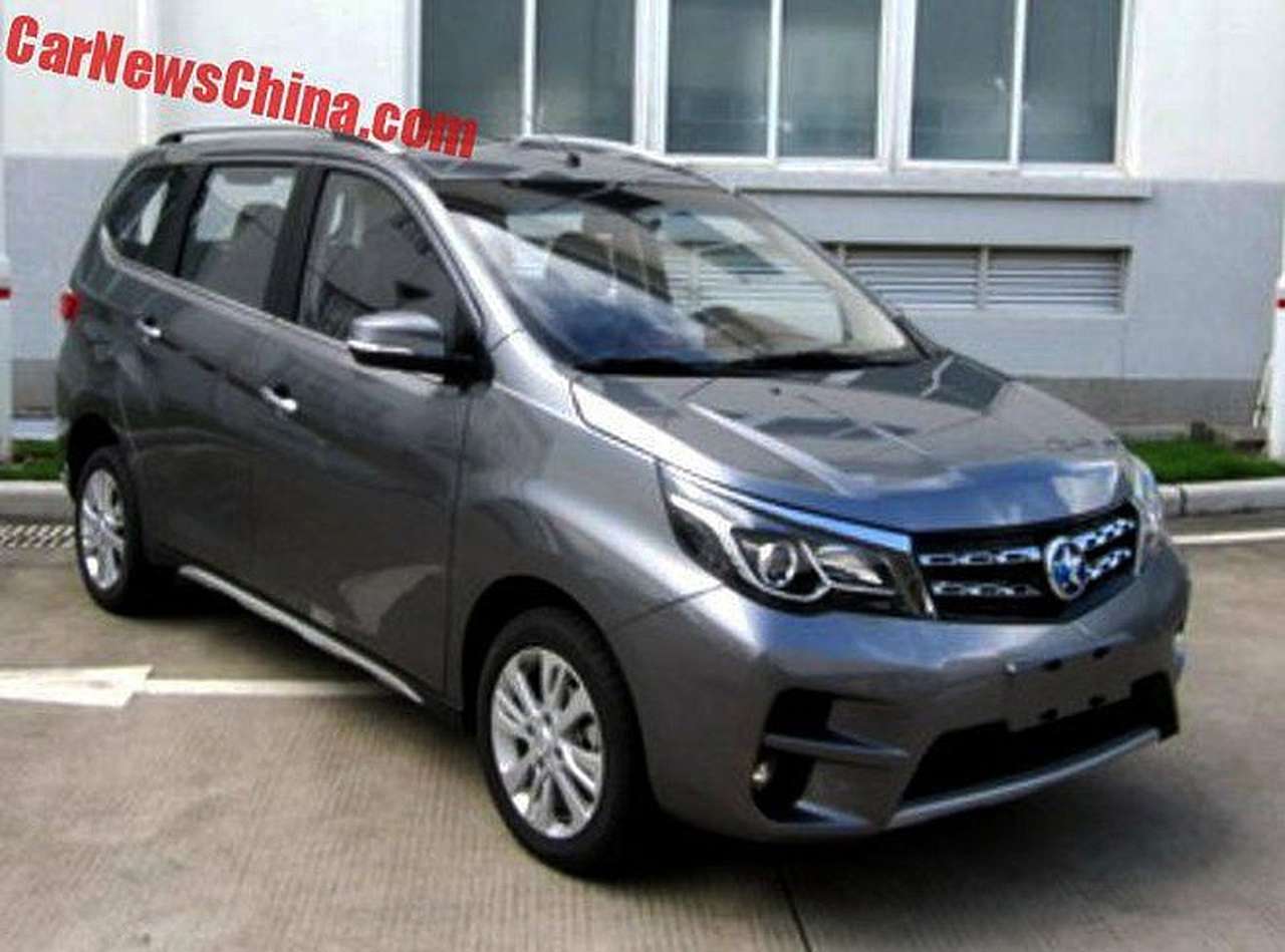 Улучшая пропорции: компактвэн Venucia готовится к китайскому старту