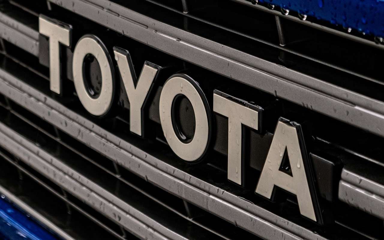 Шестиколесный Лэнд Крузер: уникальная доработка для экстремального использования