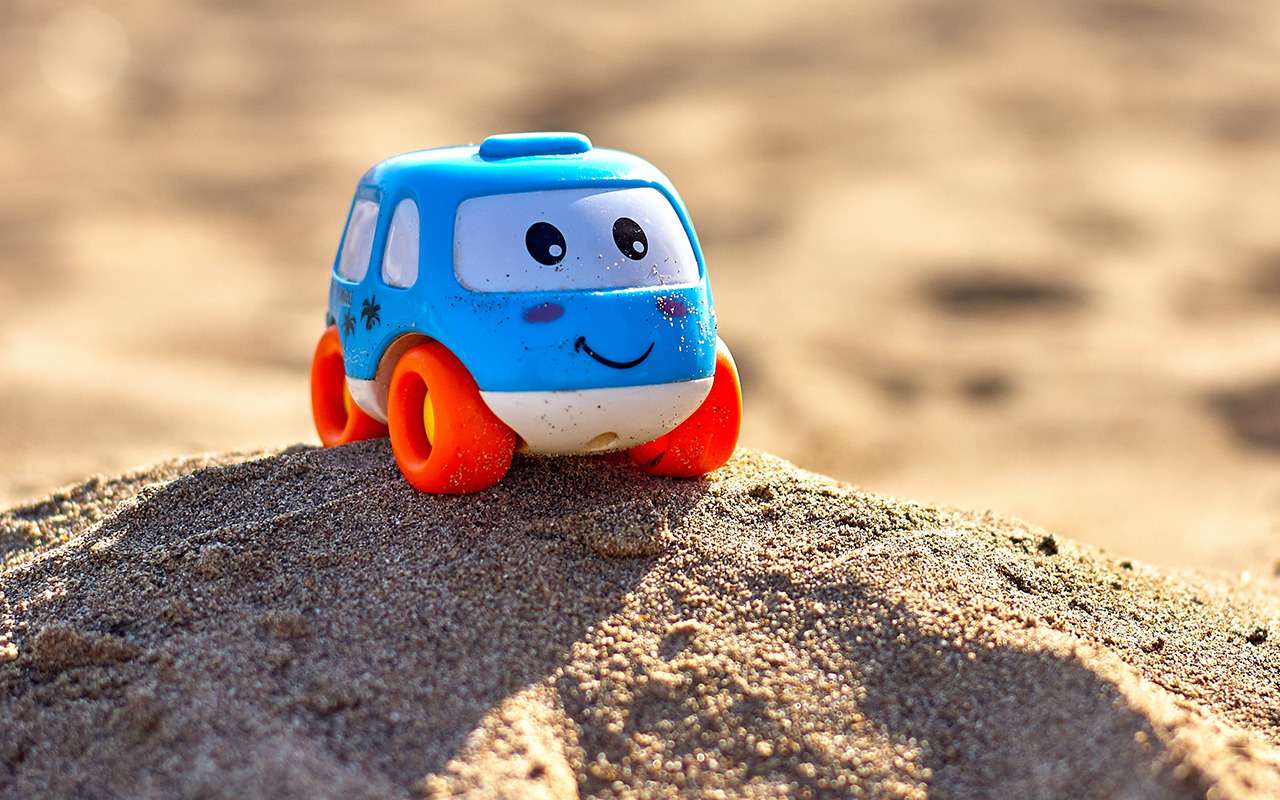 А автомобиль-то – ненастоящий! В Россию везут необычный электрокар