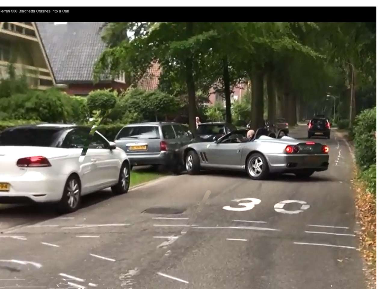 Ferrari неудачно вырулил (ВИДЕО)