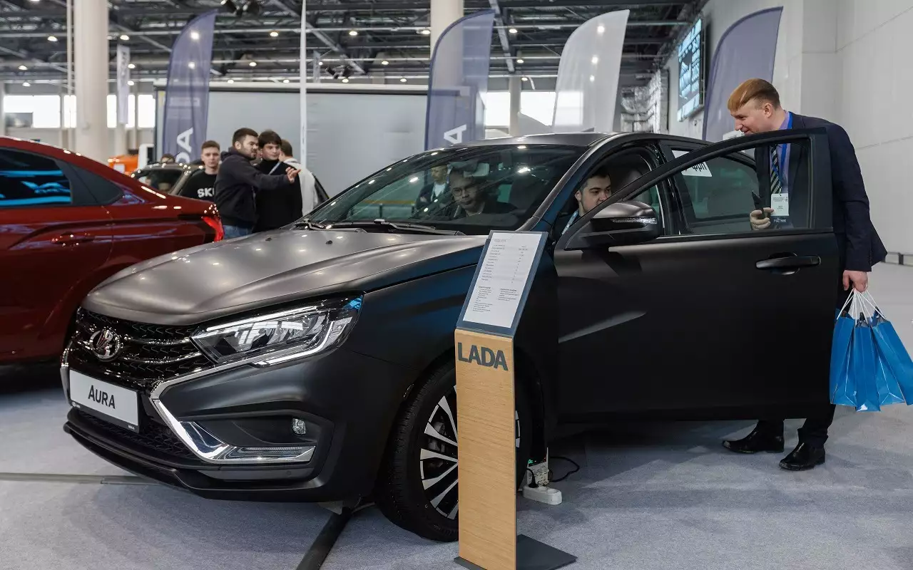 Lada Aura 2026 выходит на рынок. Цена и комплектации