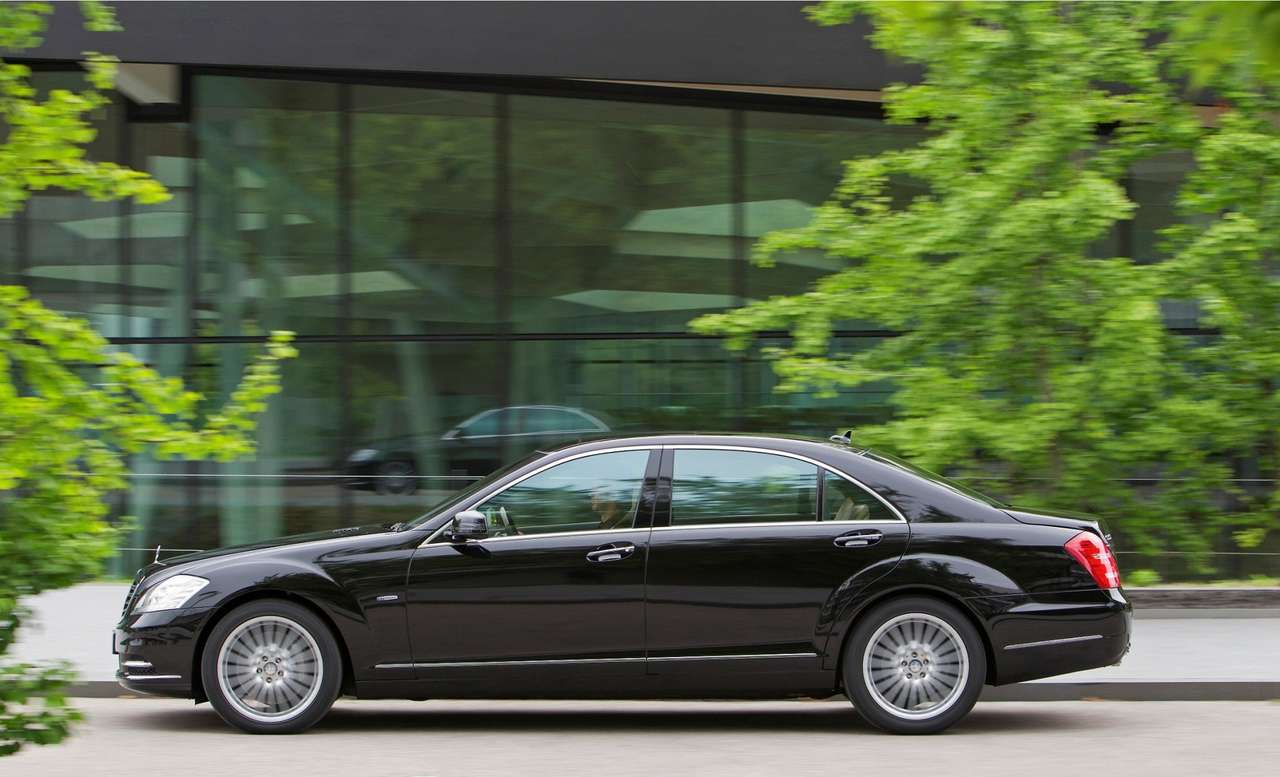 Российские чиновники выбирают премиальные авто