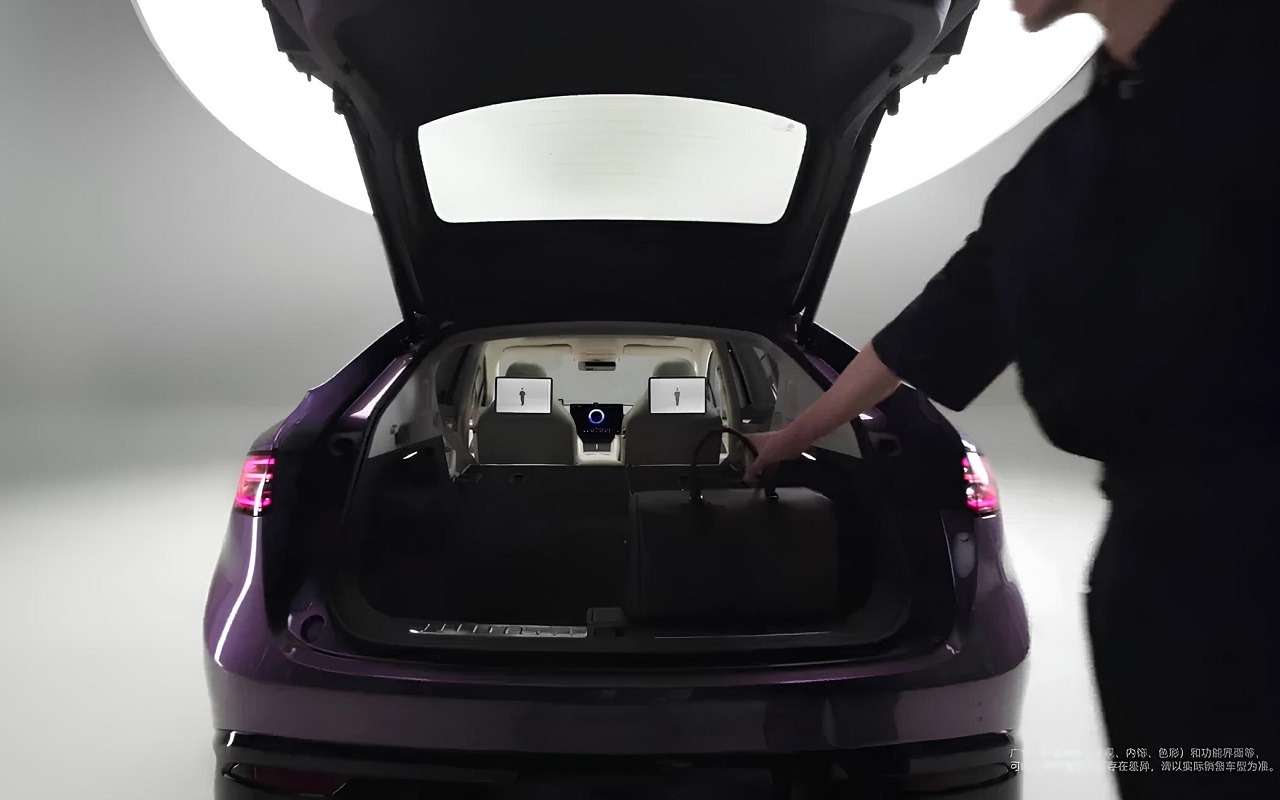 Интерьер Luxeed R7