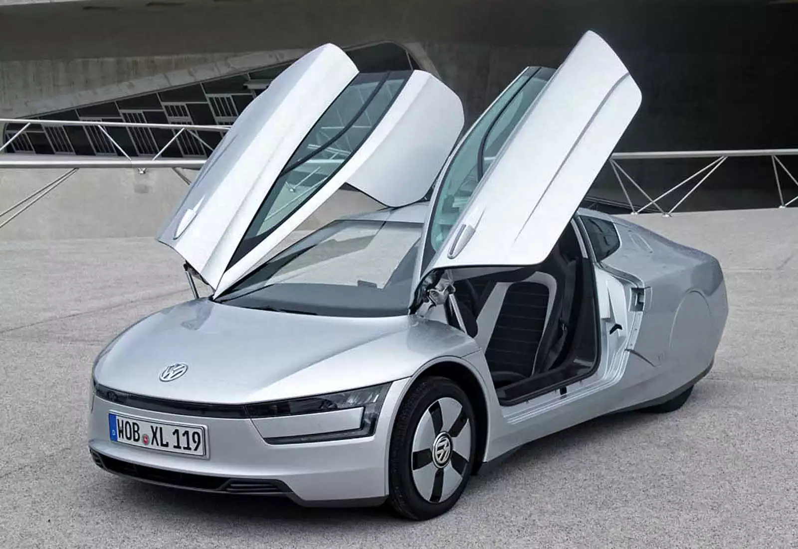 Автомобиль израсходовал. Volkswagen xl1. Volkswagen xl1 buy. Volkswagen XL one. Красивая и экономная машина.