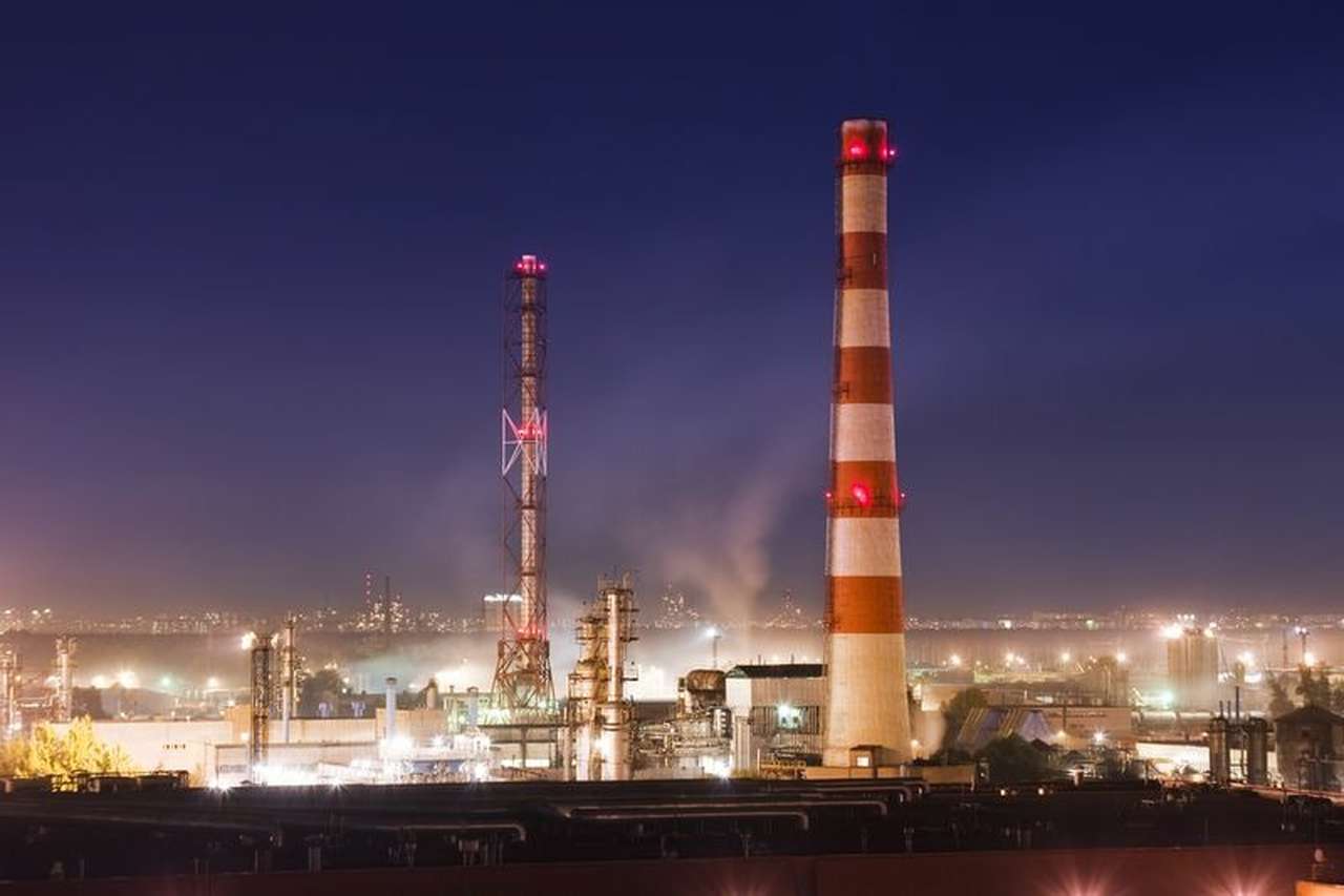 Бензин к Новому году опять подорожает