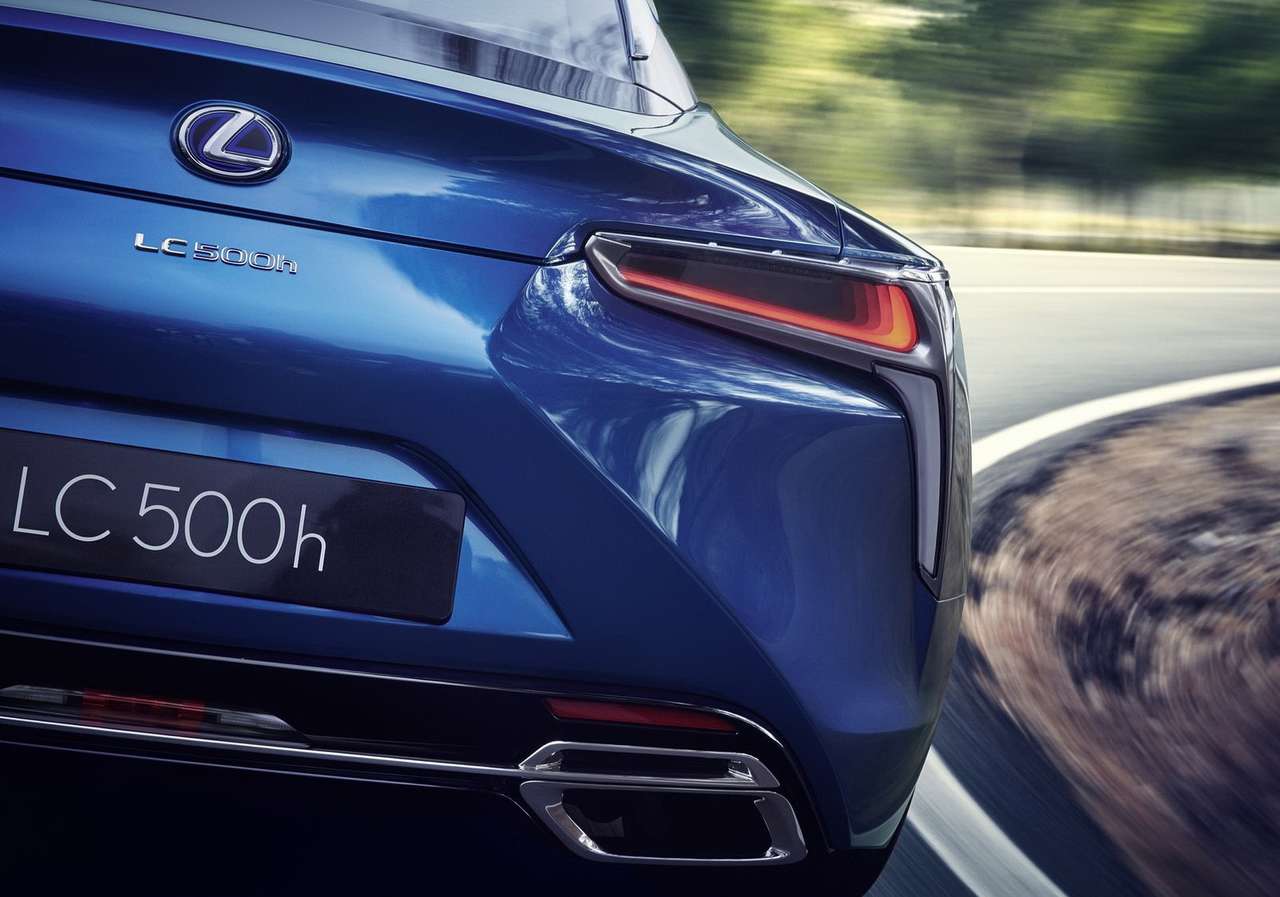 Хищное травоядное: препарируем новое гибридное спорткупе Lexus LC 500h