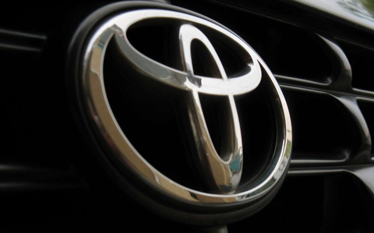 Мировые продажи Toyota обвалились — что пошло не так