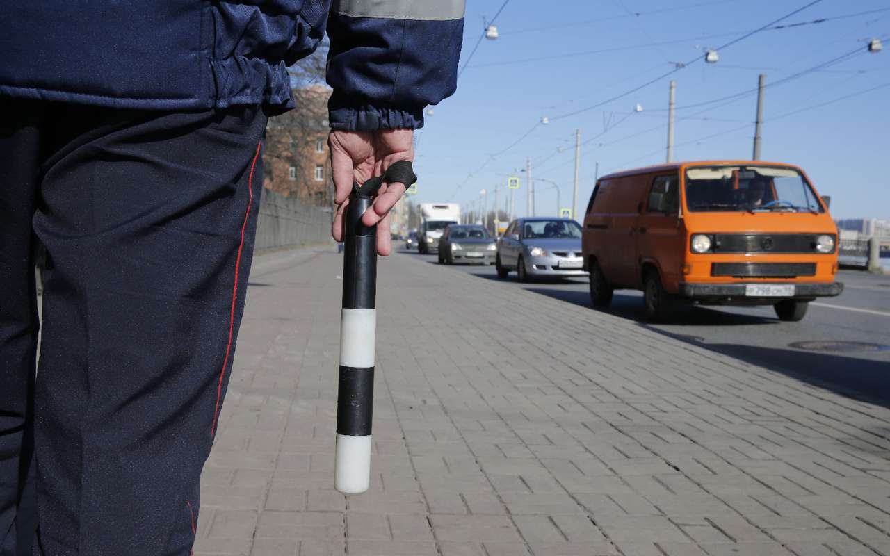 Гаишник сел пьяным за руль и поспорил, что ему за это ничего не будет