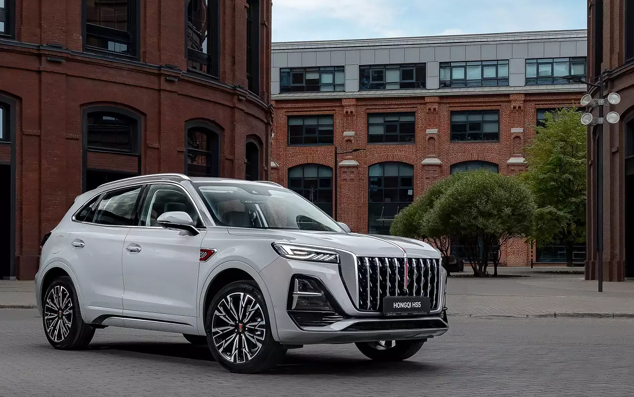 Бестселлеры HONGQI: сравнение двух кроссоверов премиальной марки
