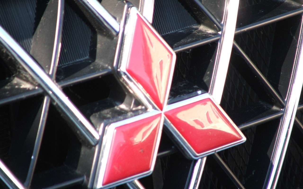 Mitsubishi продолжает работать в России: что на самом деле делает японский бренд