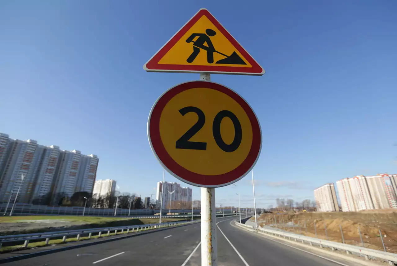 Медведев дал указания ведомствам по улучшению дорог в России