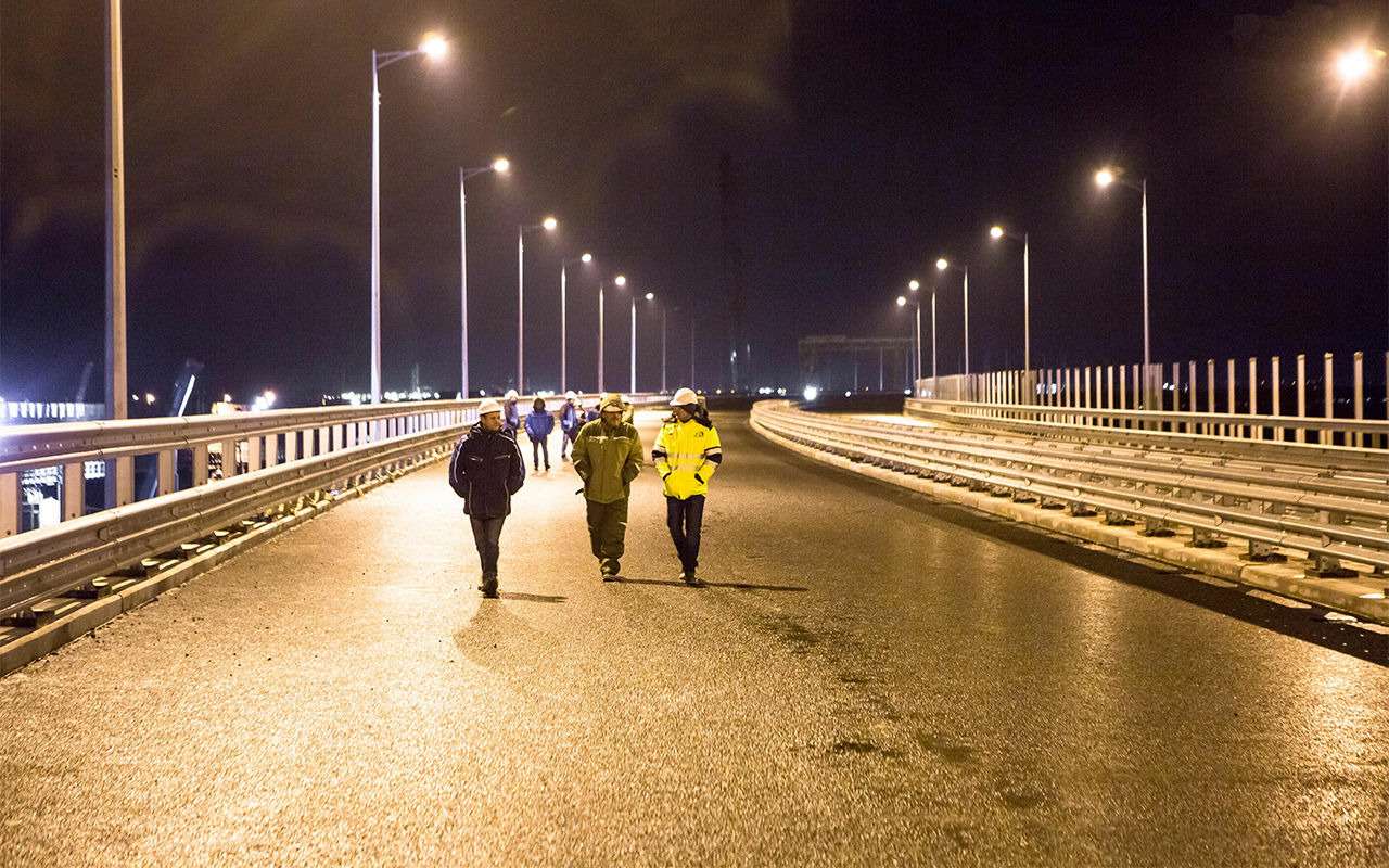 На Крымском мосту «включили свет»