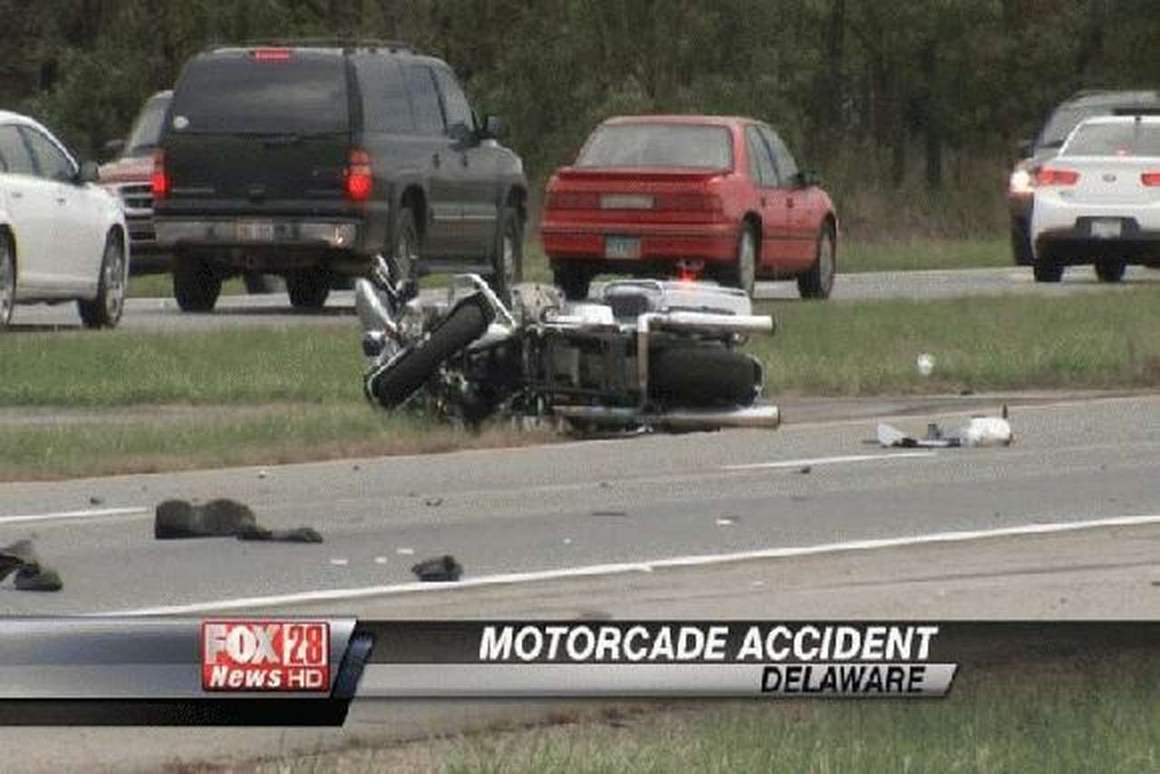 Двое мотоциклистов из кортежа первой леди США попали в ДТП