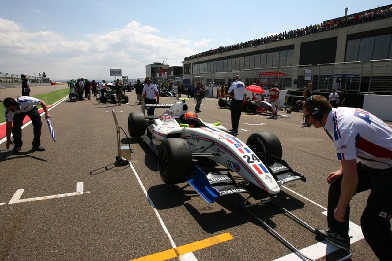 Даниил Мове в Формуле-Renault 3.5: 5-й в первой гонке, 18-й - во второй