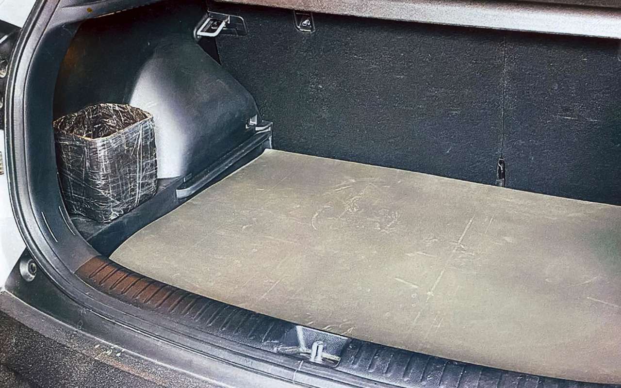В багажнике вечно теряется мелочевка? Есть простое решение