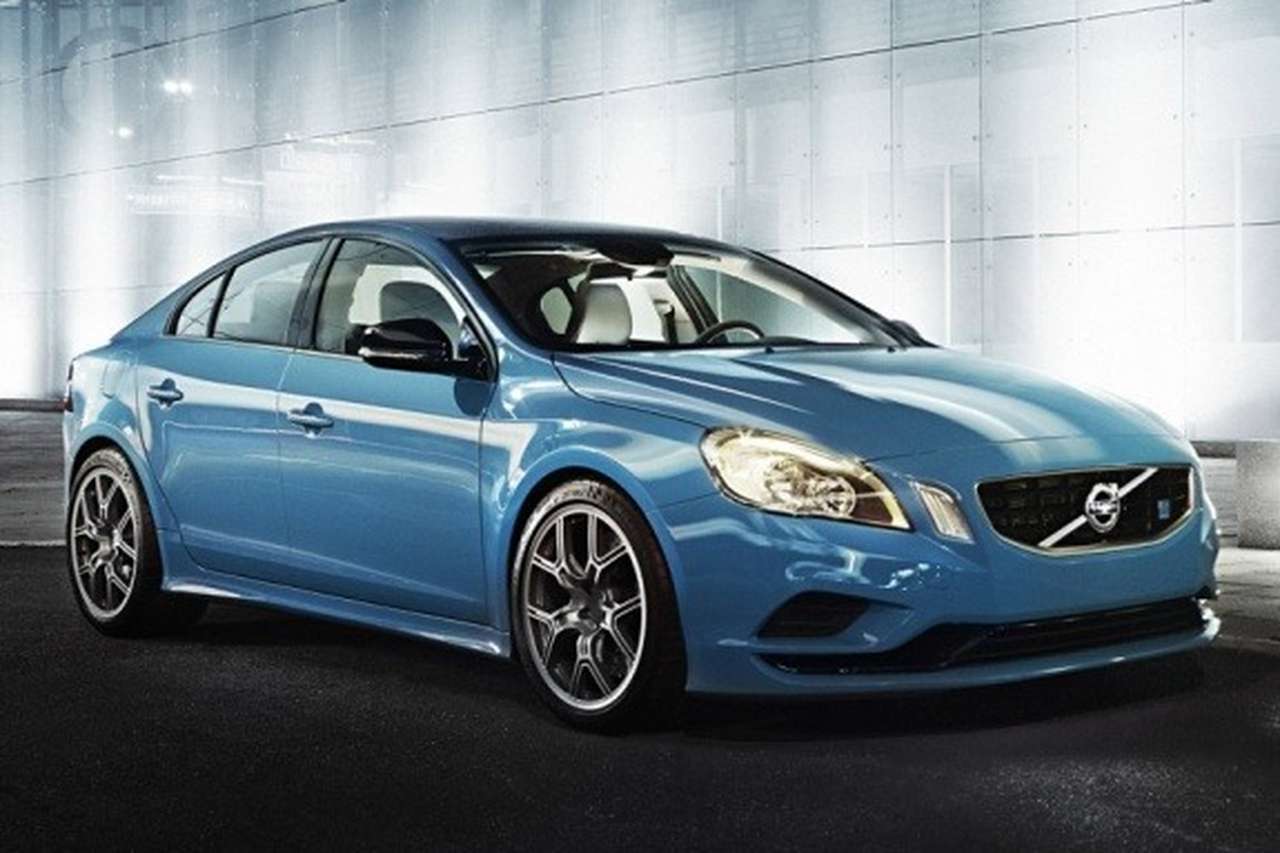 Журналисты портала Piston Heads, опробовав Volvo S60 Polestar Performance Concept на ходу, заодно раздобыли кое-какие данные. К примеру, стала известна снаряженная масса – 1640 кг. Очень достойный результат. Соперники, будучи моноприводными, тяжелее