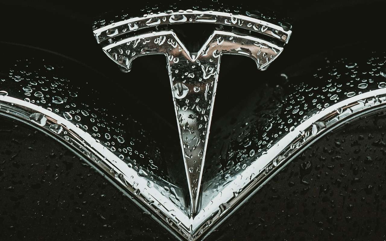Логотип Tesla