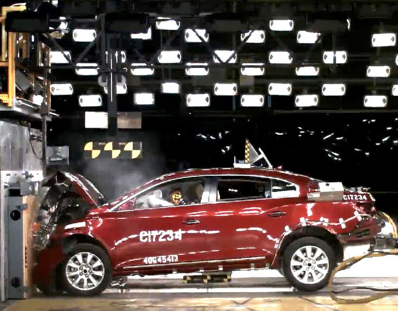 Buick LaCrosse стал отличником краш-тестов NHTSA