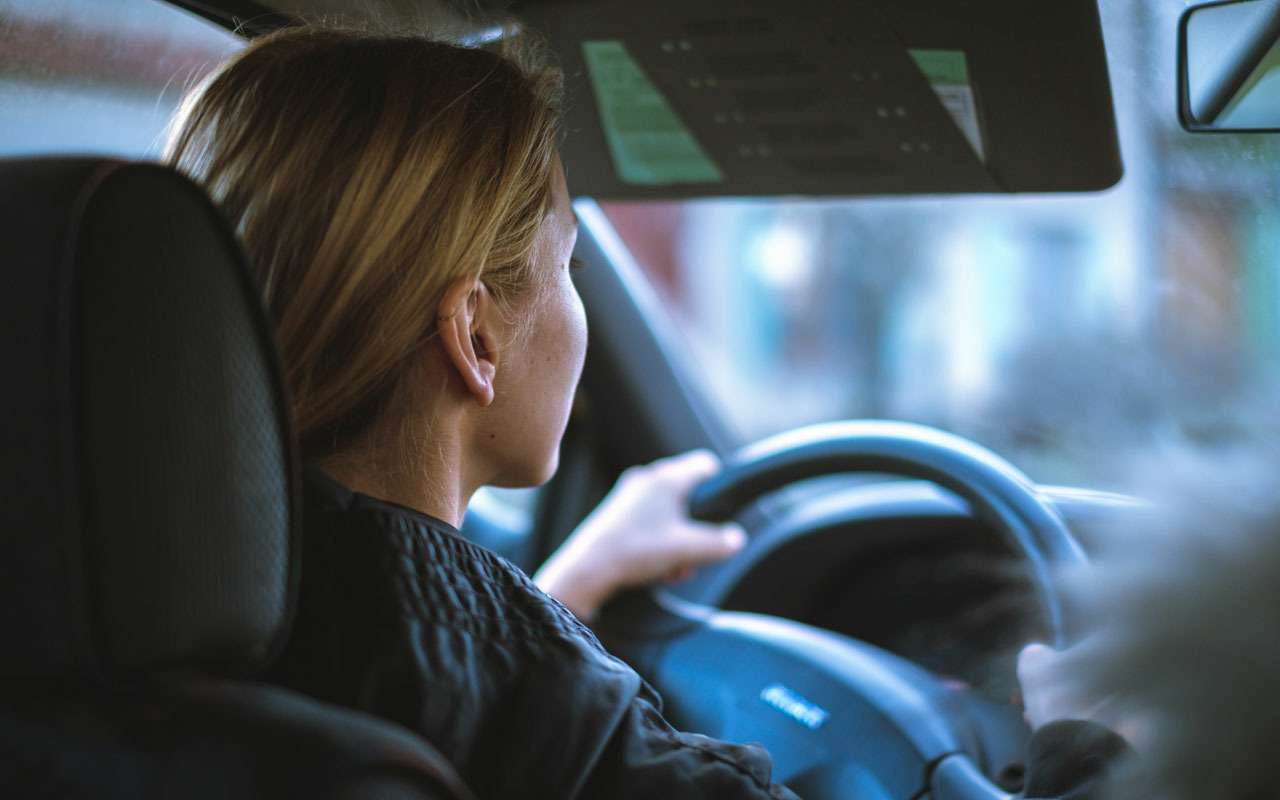 Гудят и мигают! - молодые водители жалуются на притеснения