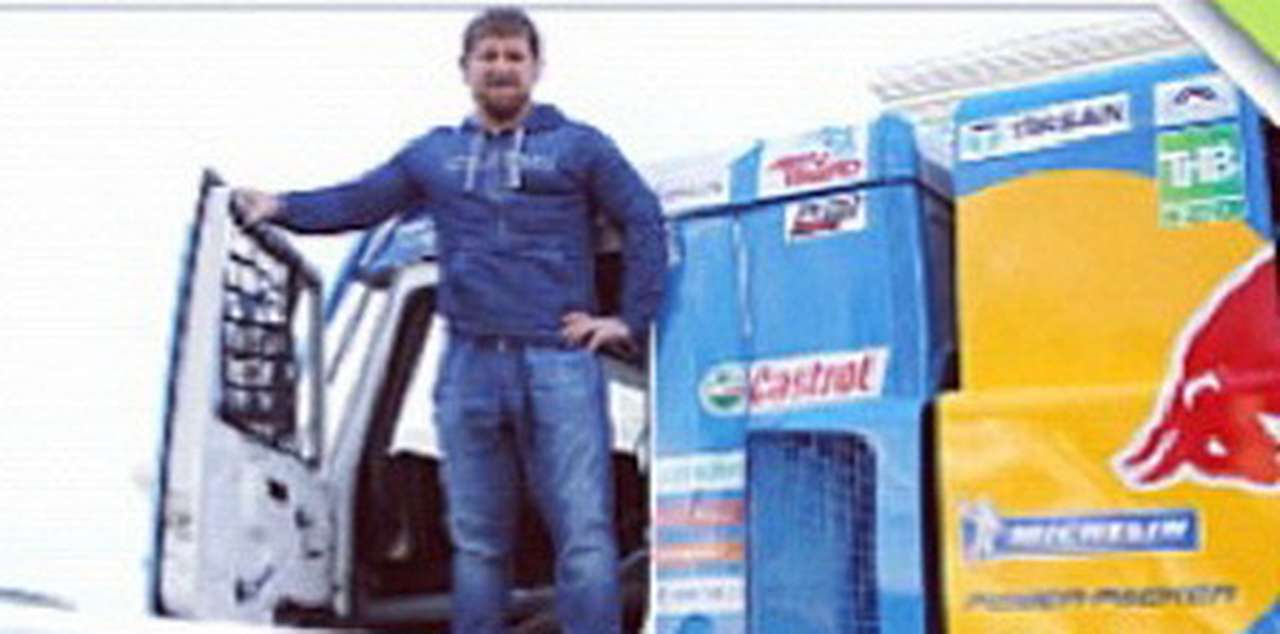 Президент Татарстана подарил Рамзану Кадырову раллийный КАМАЗ