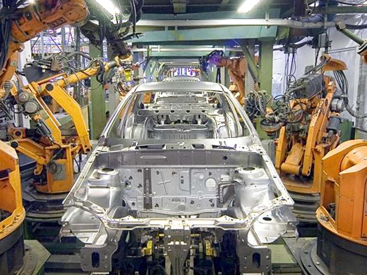 Автопродажи на Украине за первое полугодие упали на 45%