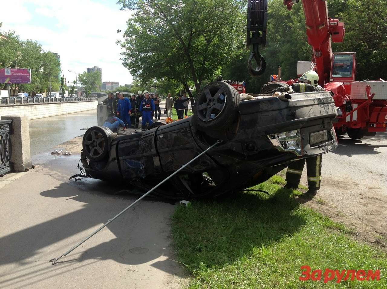 На Русаковской набережной ДТП совместили с угоном