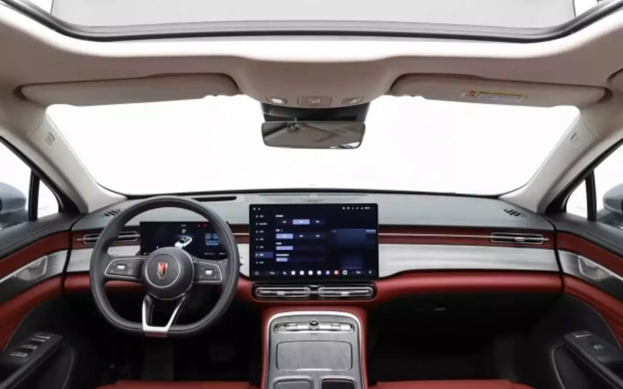 Интерьер Hongqi H5