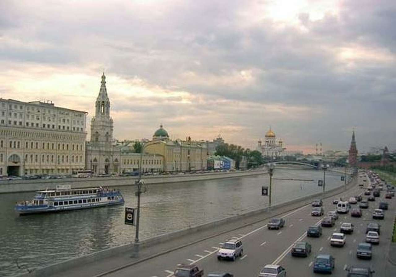 Въезд в центр Москвы останется бесплатным, а парковка будет платной
