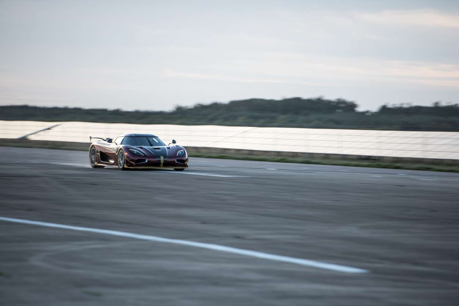 400 км ч. Кенигсегг рекорд скорости. Рекорд скорости Koenigsegg Agera. Koenigsegg Agera RS рекорд 0-400-0. 0 - 400 Км/ч Кёнин