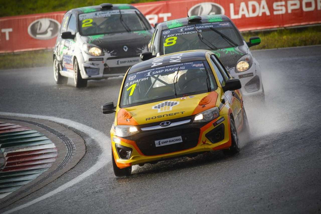 Игорь Сечин, главный исполнительный директор ПАО «НК «Роснефть»: «В 2014 году мы подписали соглашение о стратегическом партнерстве с АВТОВАЗом, предусматривающее в том числе наше активное присутствие в автоспорте. В чемпионате мира пилоты LADA Sport ROSNEFT неоднократно становились призерами этапов, а в СМП РСКГ команда дважды завоевала чемпионский титул».