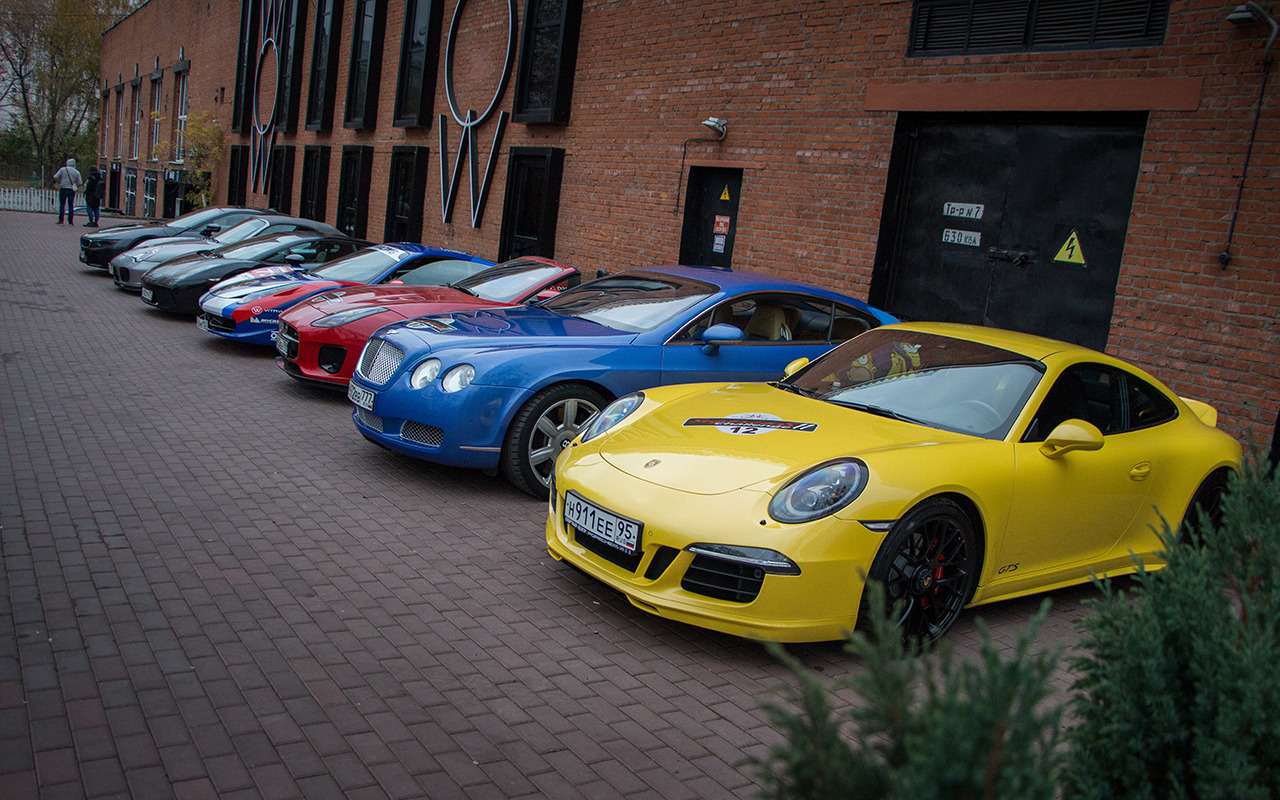 Supercars Challenge: гонка по Москве с элементами покера